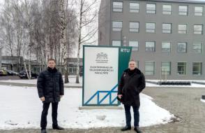  доценты кафедры общей физики Андрей Самофалов и Александр Купо