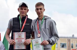 Владислав Терешонок (справа)